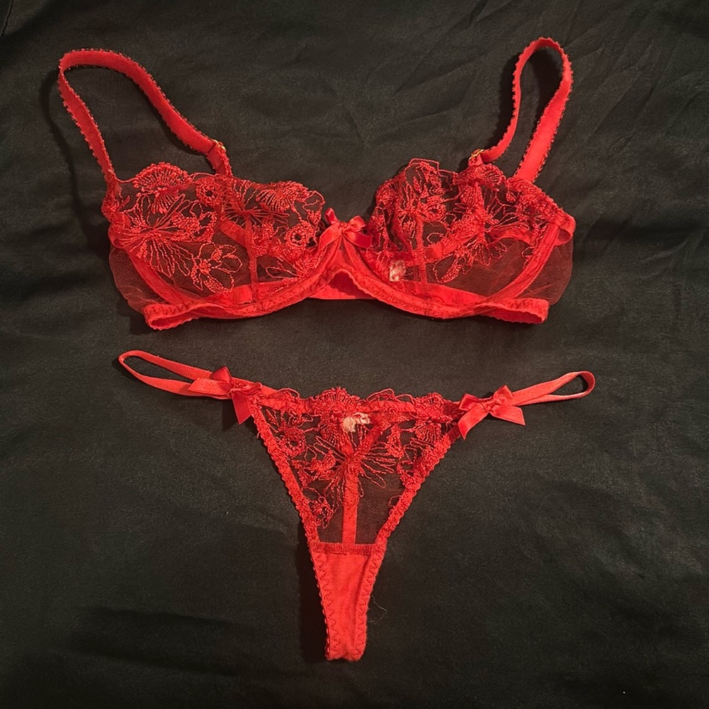 Jayce Red- 32DD/ size 2